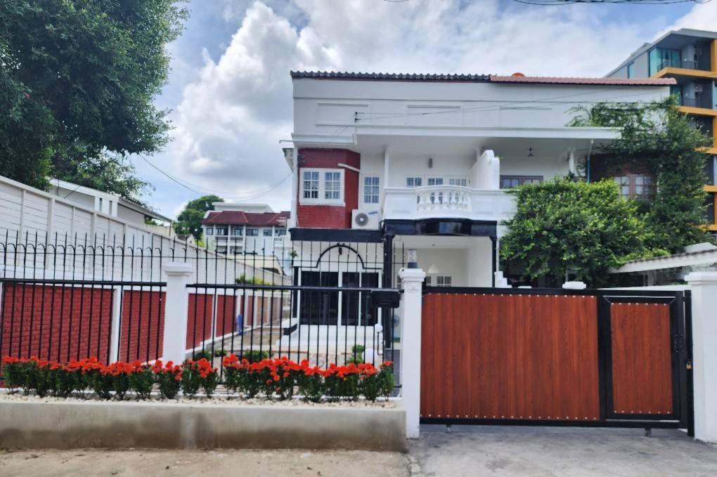 Boxsoon Nimman 2 # 4Beds 3Baths Villa Chiang Mai Dış mekan fotoğraf
