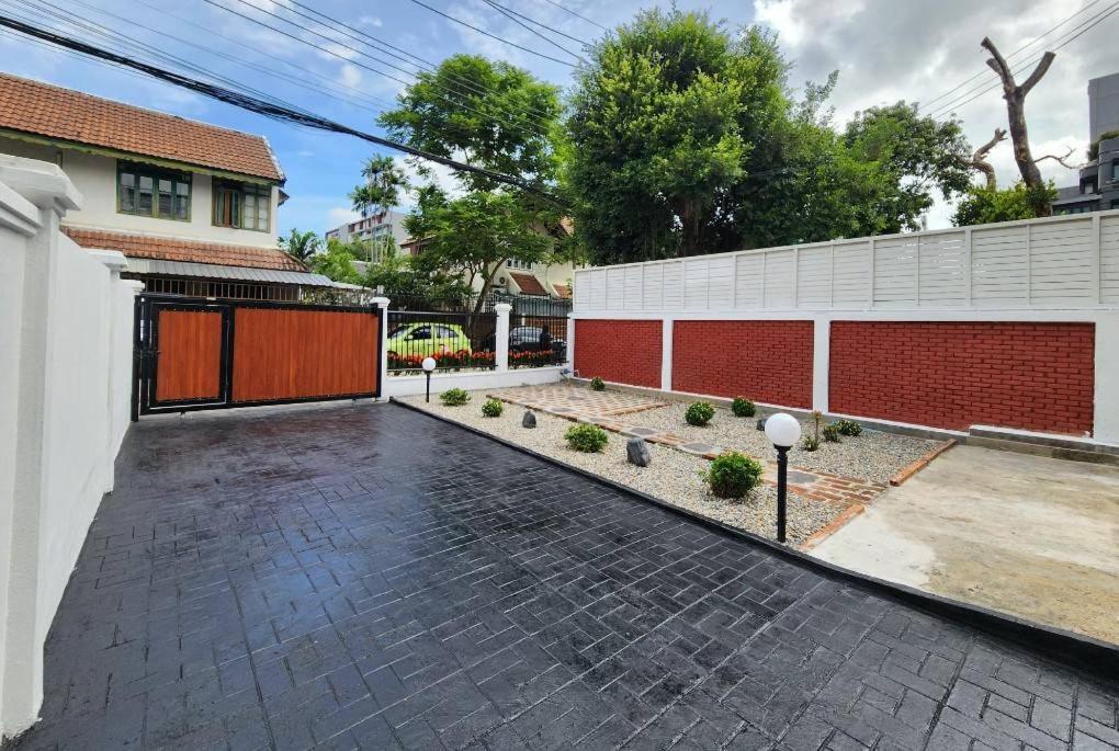 Boxsoon Nimman 2 # 4Beds 3Baths Villa Chiang Mai Dış mekan fotoğraf
